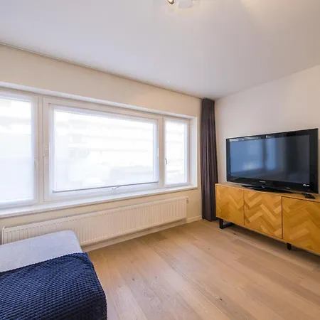 Apartment Renovated 2-bedroom In *