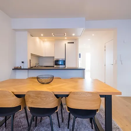 Renovated 2-bedroom In *