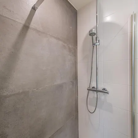 Appartement Renovated 2-bedroom In