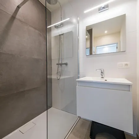 Renovated 2-bedroom In