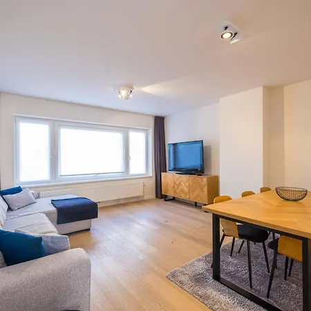 Apartment Renovated 2-bedroom In *