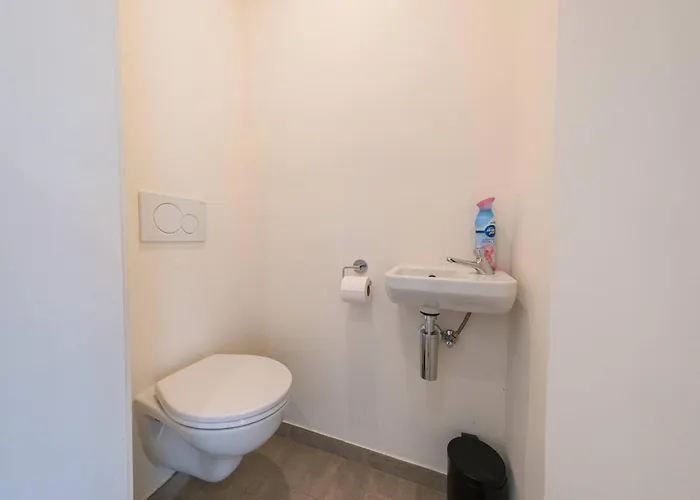 Renovated 2-bedroom In Apartment *