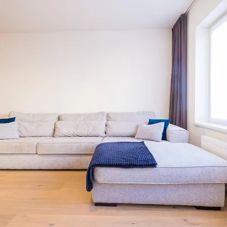 Apartmán Renovated 2-bedroom In