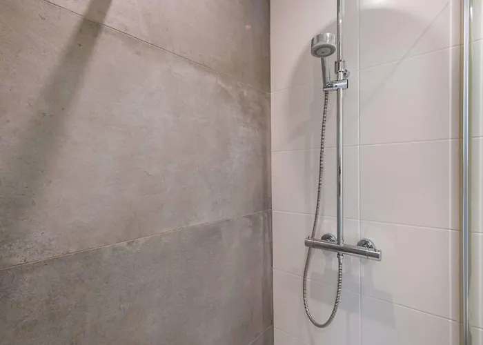 Renovated 2-bedroom In